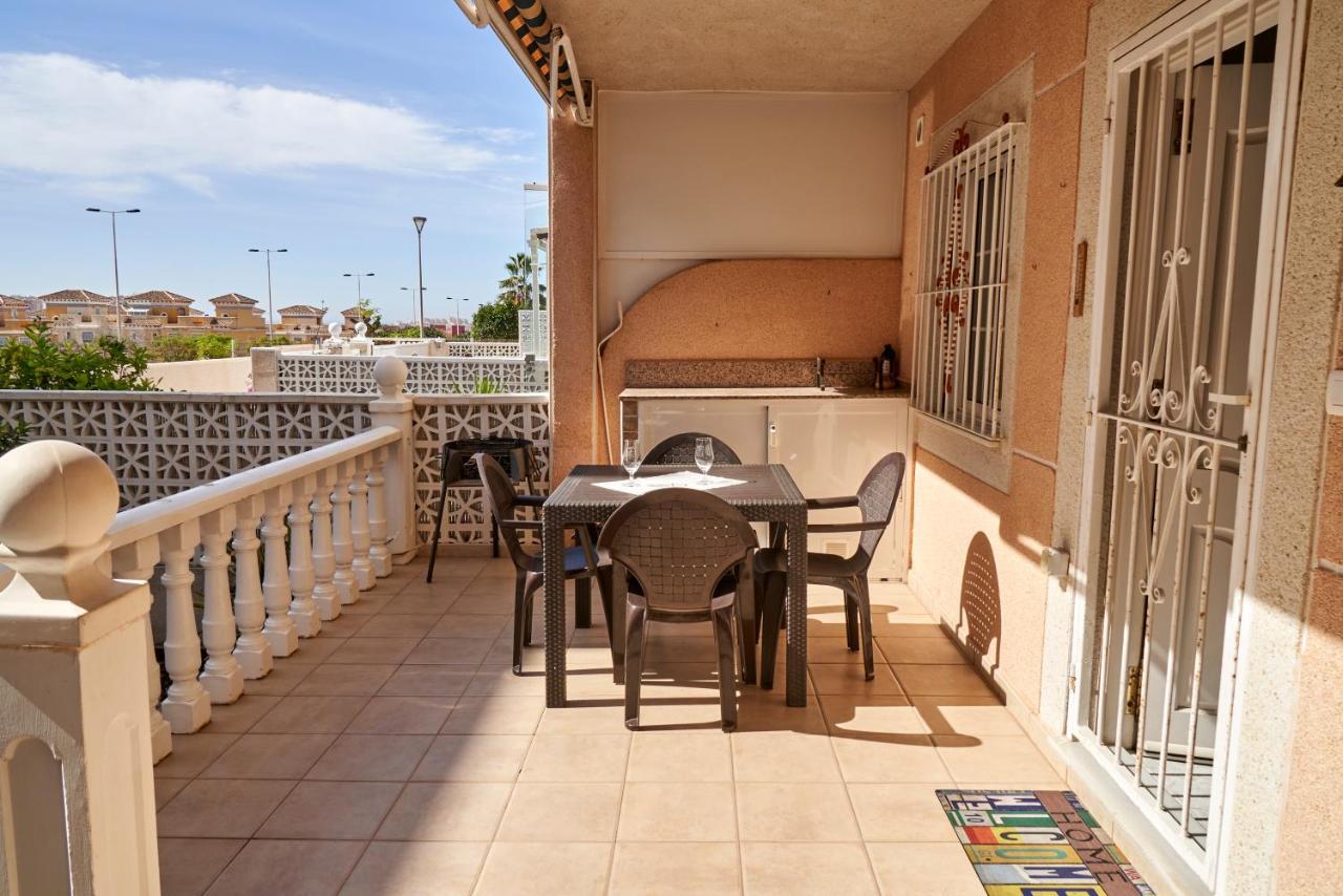 Apartment Altos De La Bahia X ตอร์เรเวียคา ภายนอก รูปภาพ