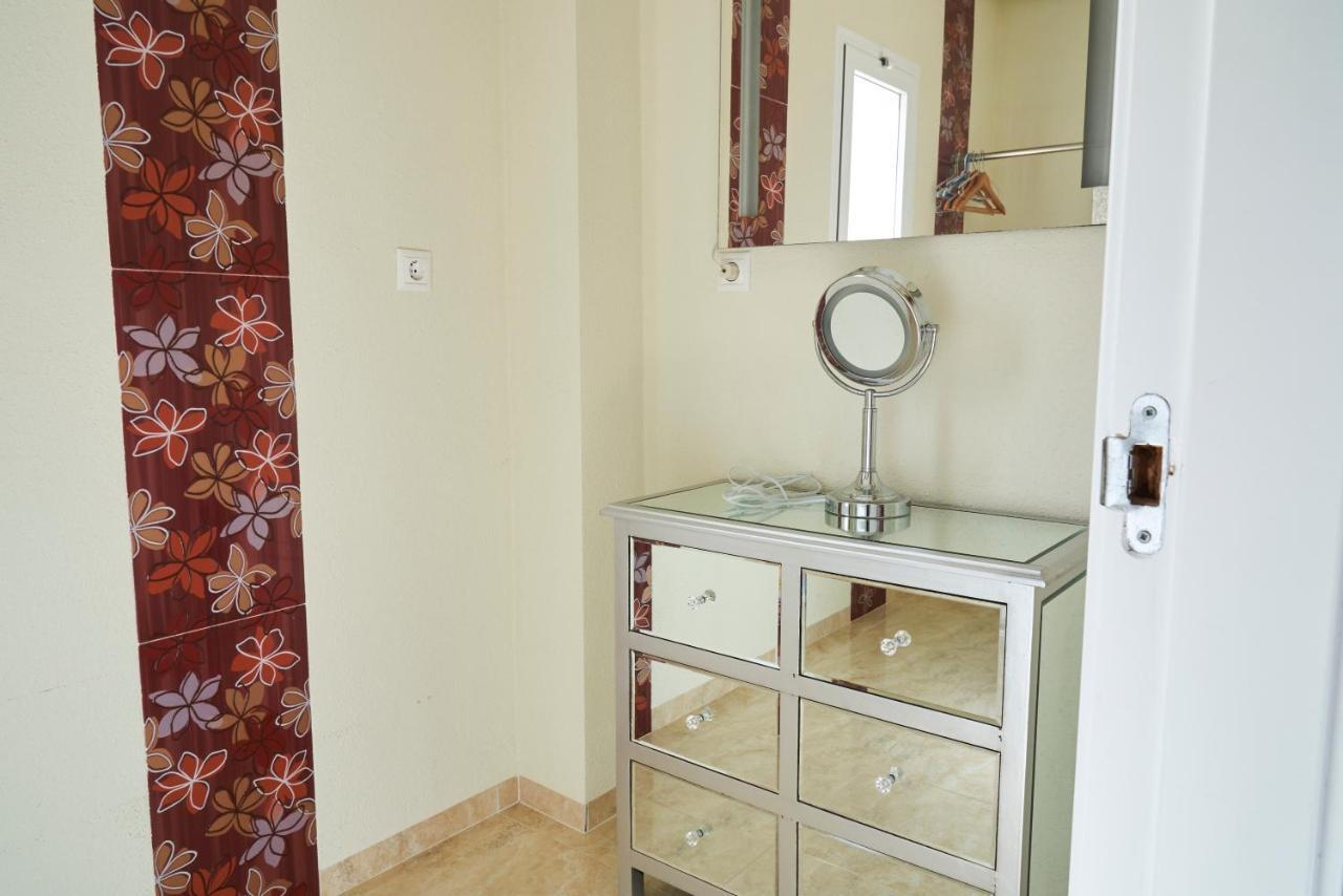 Apartment Altos De La Bahia X ตอร์เรเวียคา ภายนอก รูปภาพ