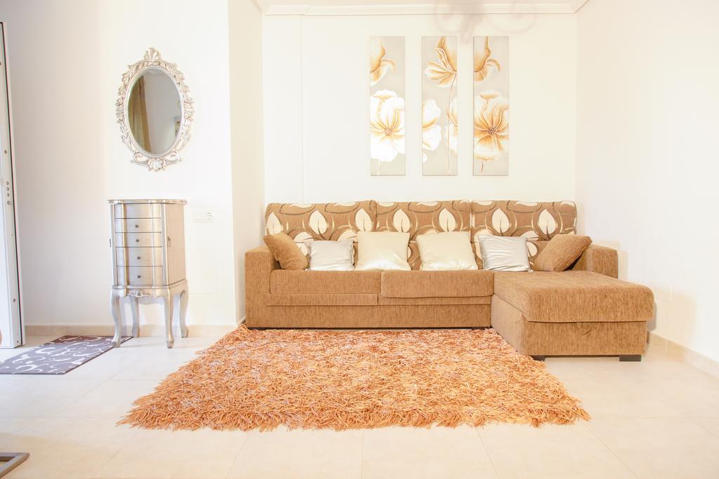 Apartment Altos De La Bahia X ตอร์เรเวียคา ห้อง รูปภาพ