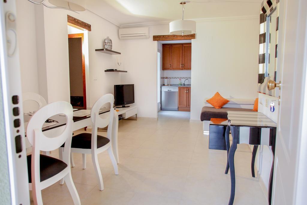 Apartment Altos De La Bahia X ตอร์เรเวียคา ห้อง รูปภาพ